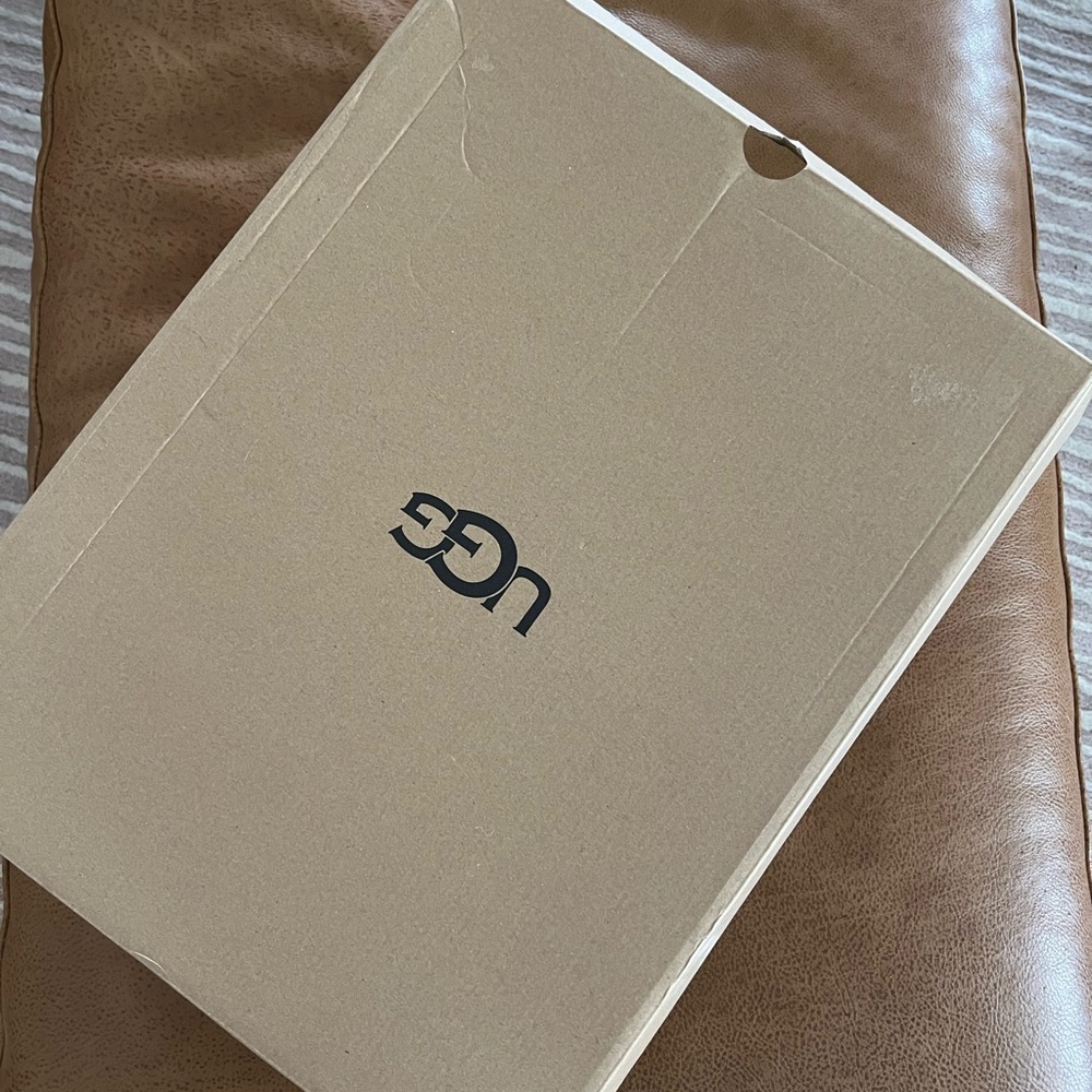 🤎🤎 New UGGs 🤎🤎 - Picture 8 of 15